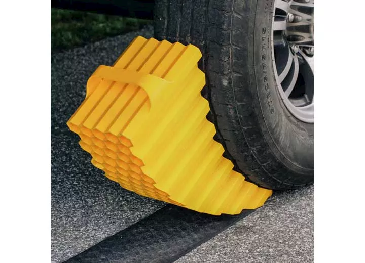 Camco Curved trailer aid, with chock and pad e/f