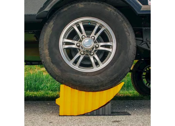 Camco Curved trailer aid, with chock and pad e/f