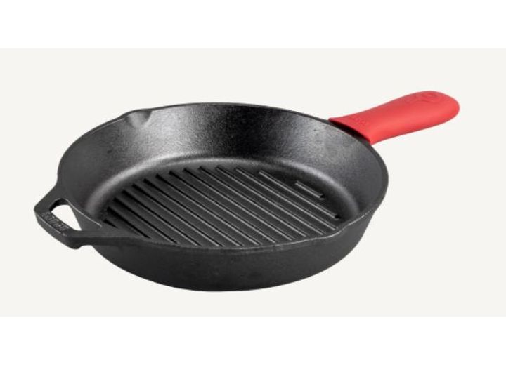 Lodge 10.25in round grill pan with silicone handle holder in tray pack display