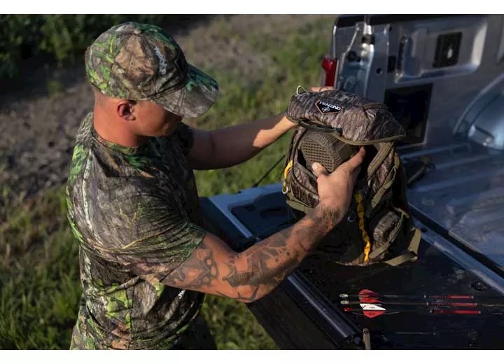 Tenzing Tzw-1500 whitetail day pack / mossy oak bottomlands