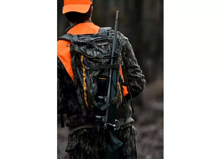 Tenzing Tzw-1500 whitetail day pack / mossy oak bottomlands