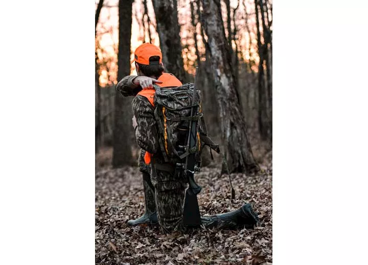 Tenzing Tzw-1500 whitetail day pack / mossy oak bottomlands