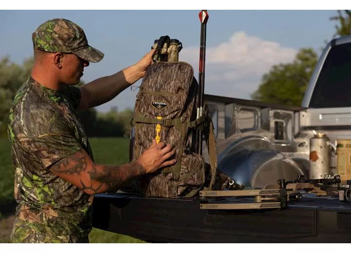 Tenzing Tzw-2100 whitetail day pack / mossy oak bottomlands