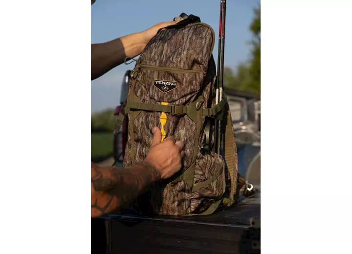 Tenzing Tzw-2100 whitetail day pack / mossy oak bottomlands