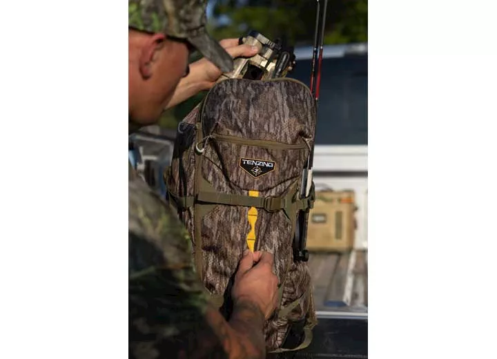 Tenzing Tzw-2100 whitetail day pack / mossy oak bottomlands